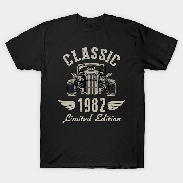40 Year Old Gift Classic 1982 Limited Edition 40th Birthday T-Shirt by Vikfom